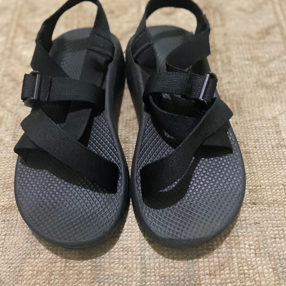 Men’s Chaco Z strap sandals size 8 black